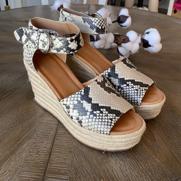 Nine West python ankle strap platform wedges , 8M - Picture 2 of 8